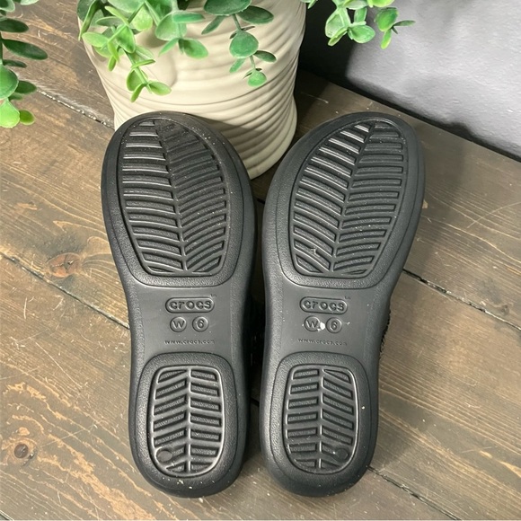 Crocs Sandals Size 6 Black Embellished Diamante Casual - Picture 8 of 12